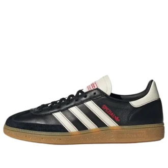 adidas handball spezial svart benvitt rtt 1 330x330 - Adidas Handball Spezial "Svart, benvitt, r&ouml;tt"